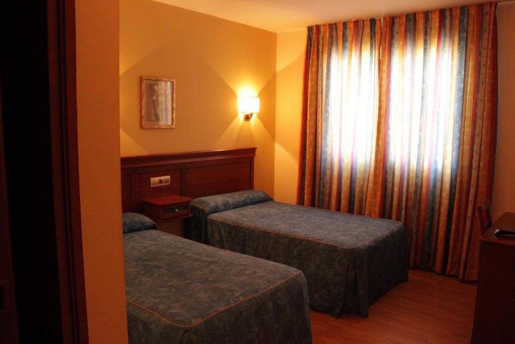 Hostal Tio Pepe II Bembibre  Luaran gambar